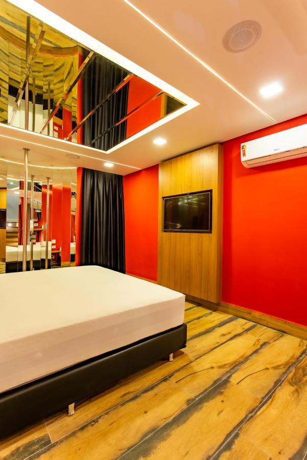 Drops Motel Brasilia Núcleo Bandeirante エクステリア 写真