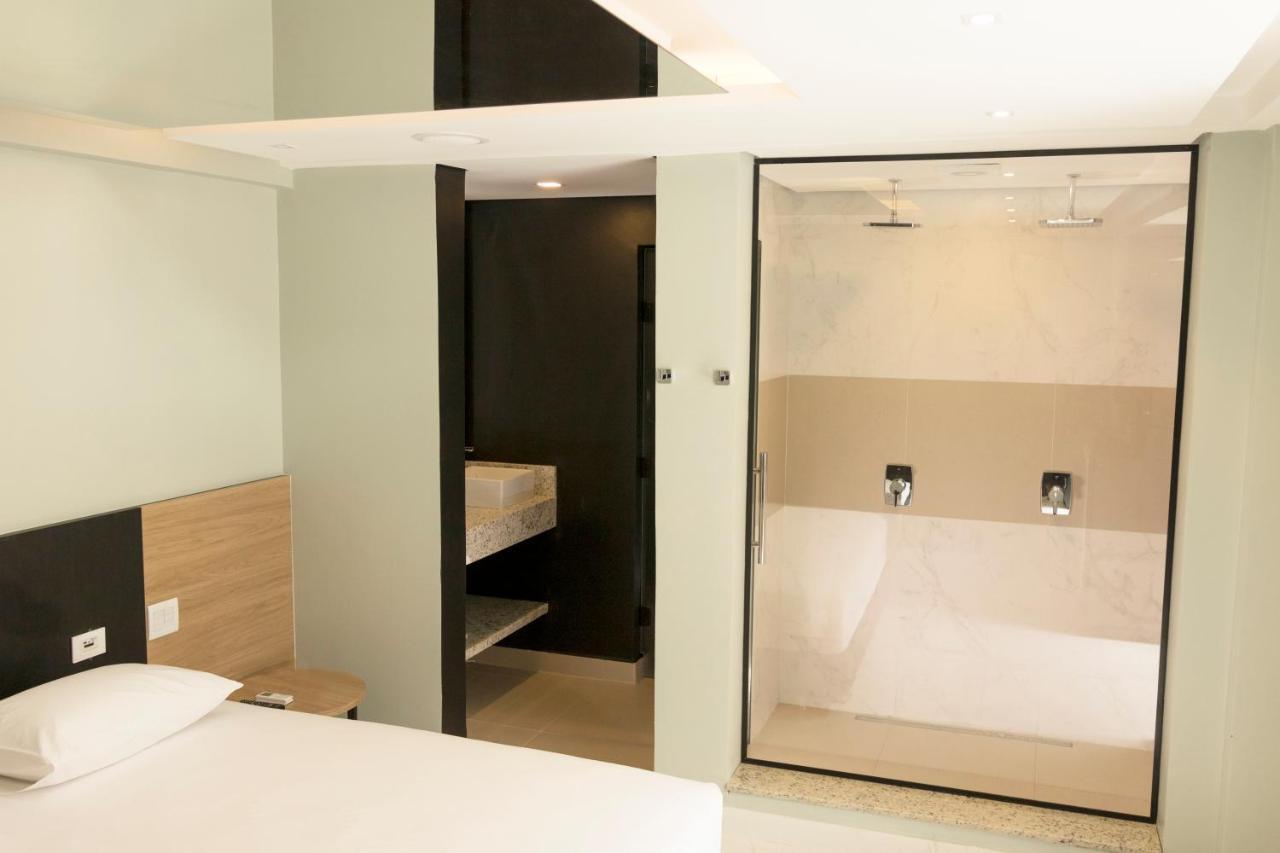 Drops Motel Brasilia Núcleo Bandeirante エクステリア 写真